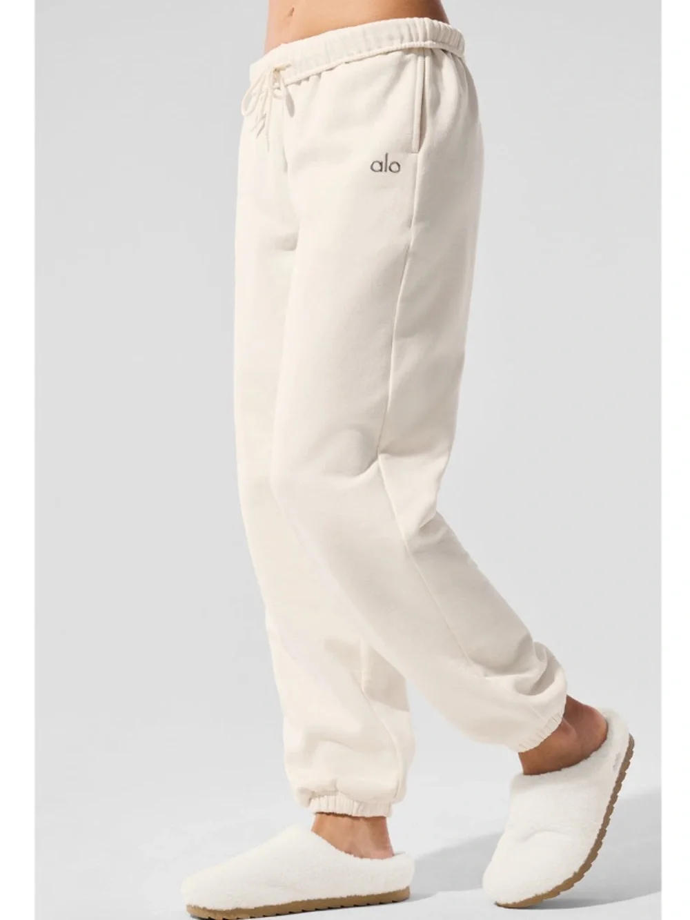 ALO Yoga selling new